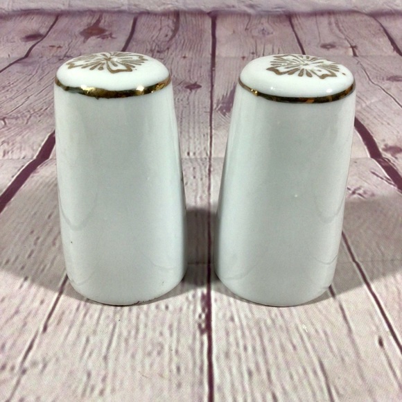Vintage Ceramic Last Supper Salt and Pepper Shaker Pair Gold Gilt Made in Japan - Picture 3 of 6